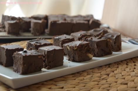 Vegan Fudge Σοκολάτας με καβουρντισμένους ξηρούς καρπούς